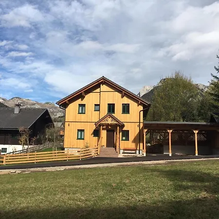 Nette In Mit Garten Und Grill Und Bergblick