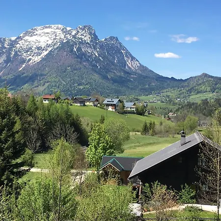 Nette In Mit Garten Und Grill Und Bergblick